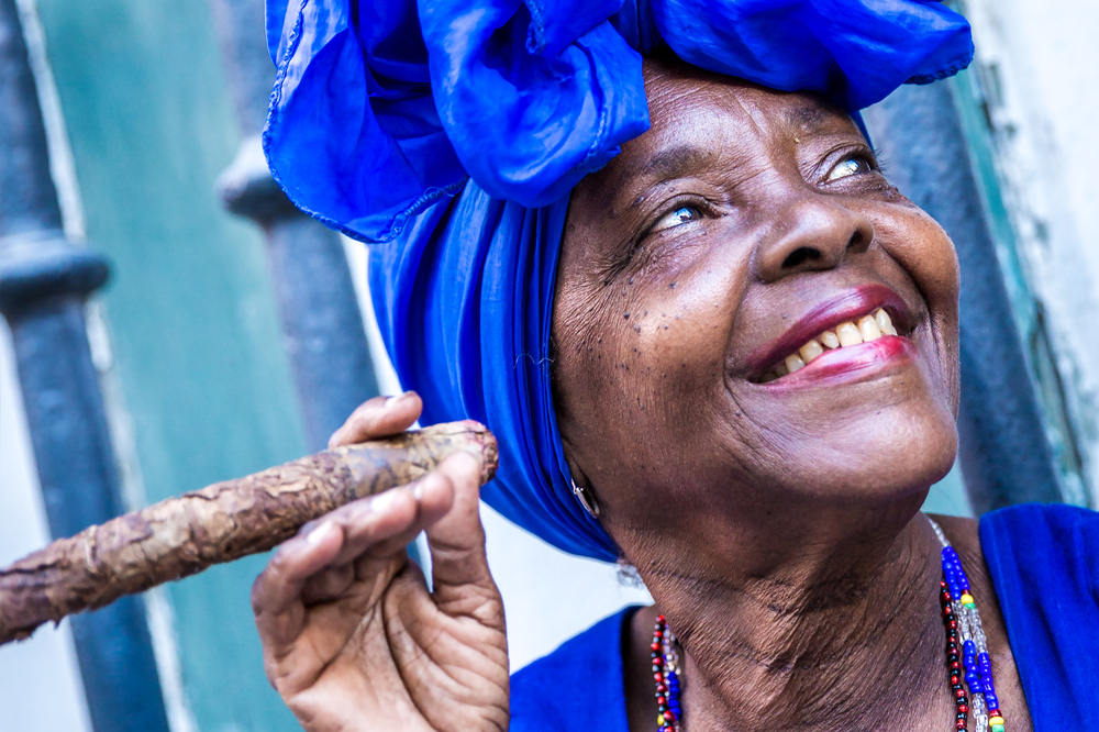 Portrait,Of,African,Cuban,Woman,Smoking,Cigar,In,Havana,,Cuba